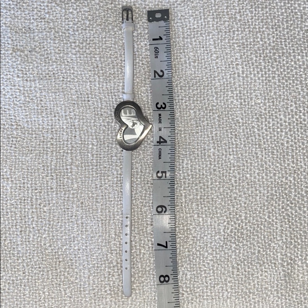 LUCKY WATCH
GOOD CONDITION 
NEEDS BATTERY